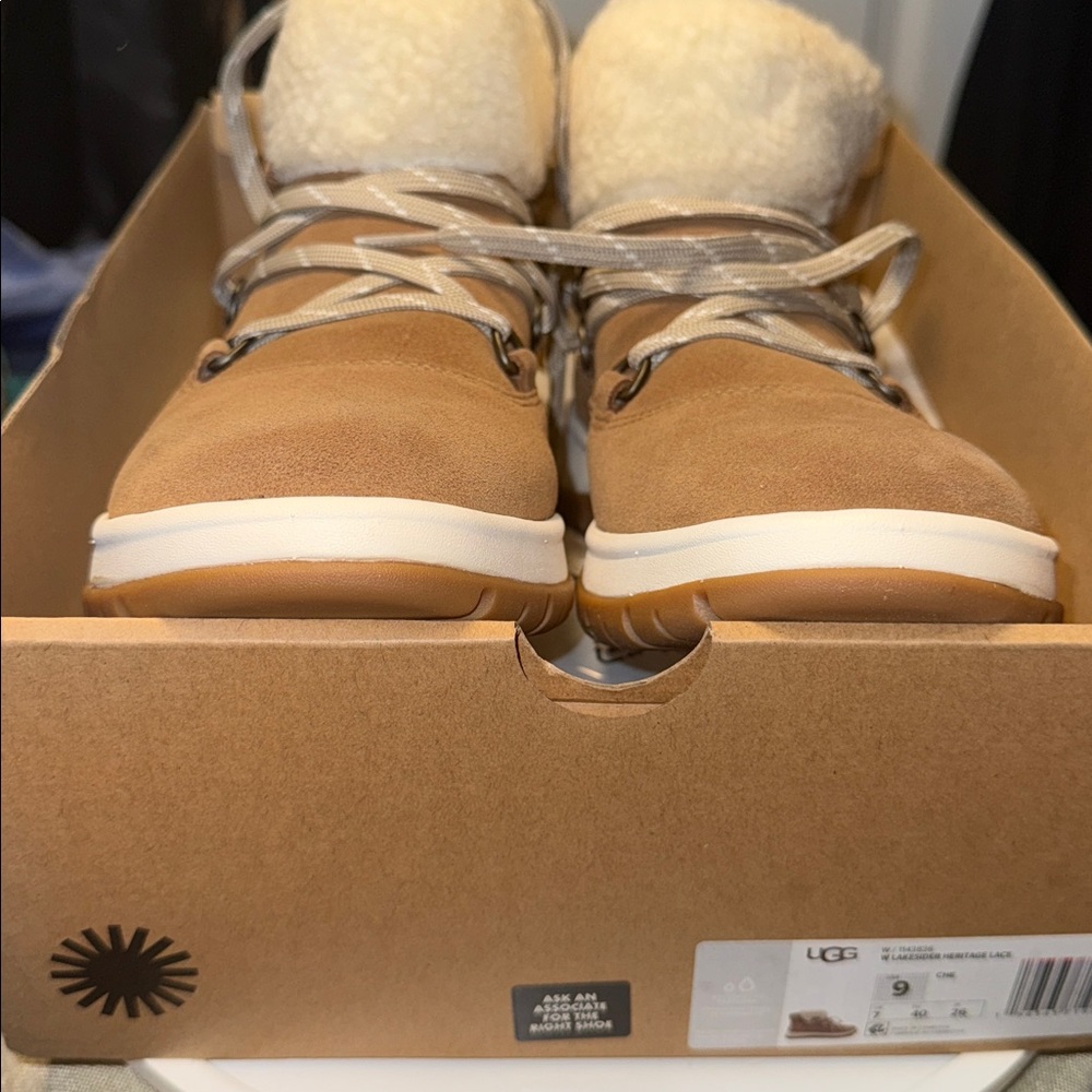 🆕UGG Brown and Cream Lace-Up Boots size 9